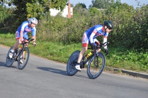Richards leads Gentry into a corner